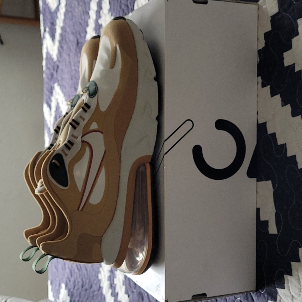 New missing shoe laces Nike Air Max 270 React
